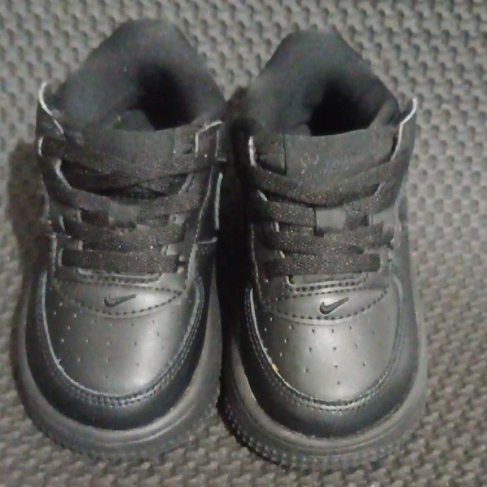 Nike Toddler Black Low-Top Sneakers